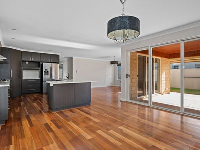 102 Aslett Drive, Karlkurla