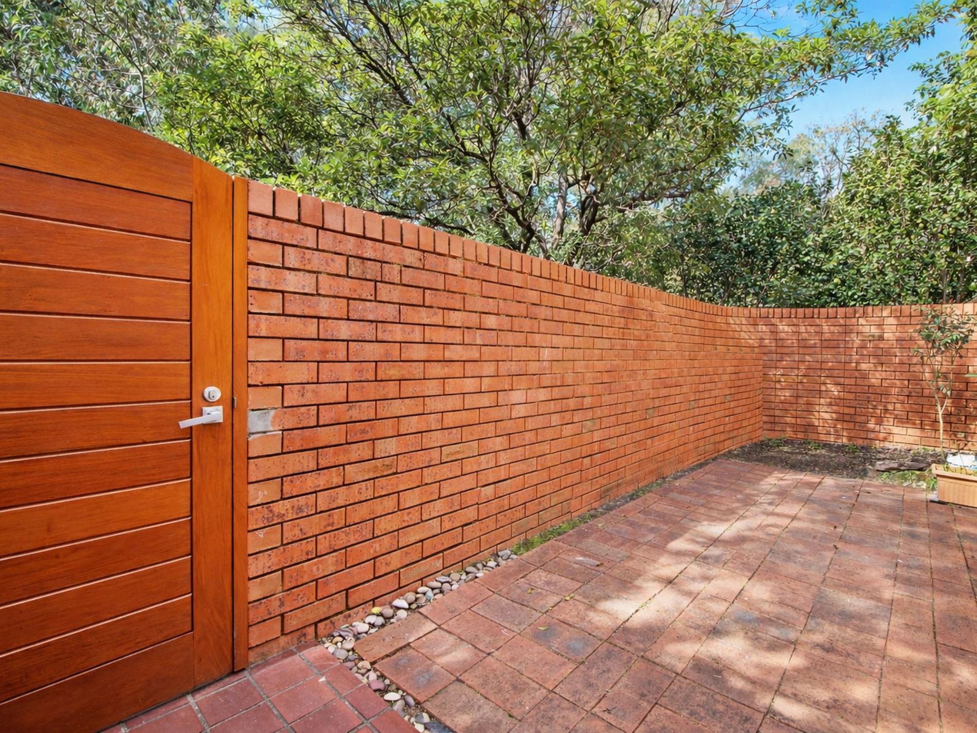 1 / 104 Burns Bay Road, Lane Cove