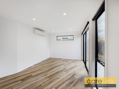 2 / 5 Maple Court, Doveton