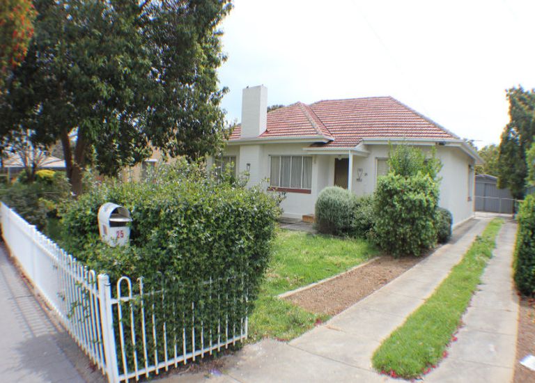 25  Rowell Road, Melrose Park