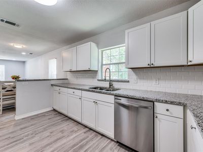 2414 East Kiest Boulevard, Dallas, TX, International