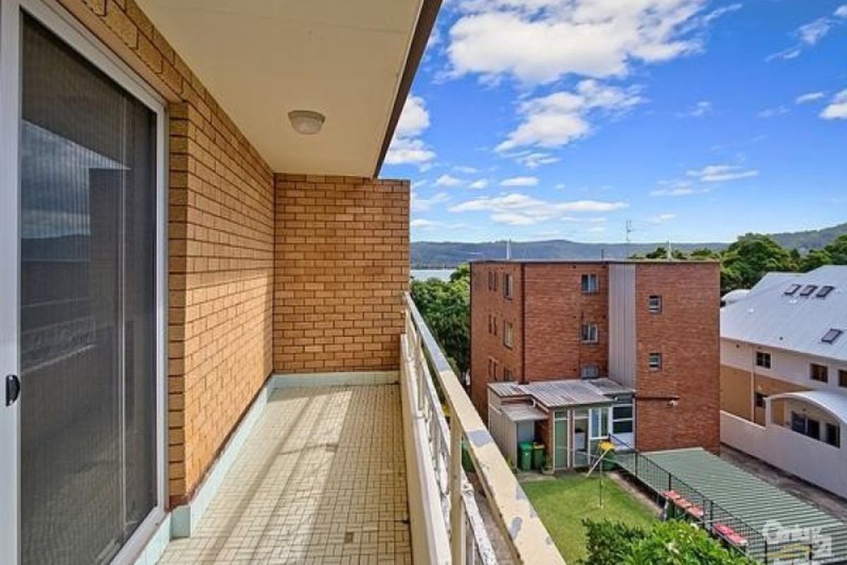 11 / 13 Masons Parade, East Gosford