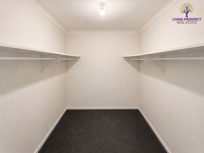 33 / 39 Astley Crescent, Point Cook