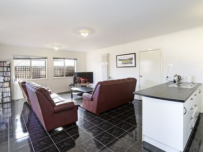 2 / 5 Weddell Road, North Geelong