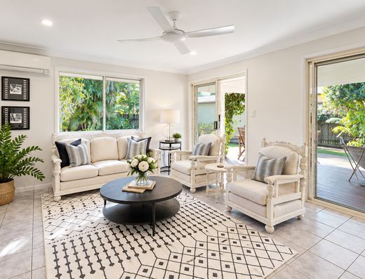 Spacious, Light-Filled Living in a Quiet Old Tewantin Cul-de-Sac image 7