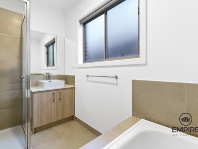 11 Whispering Way, Clyde North