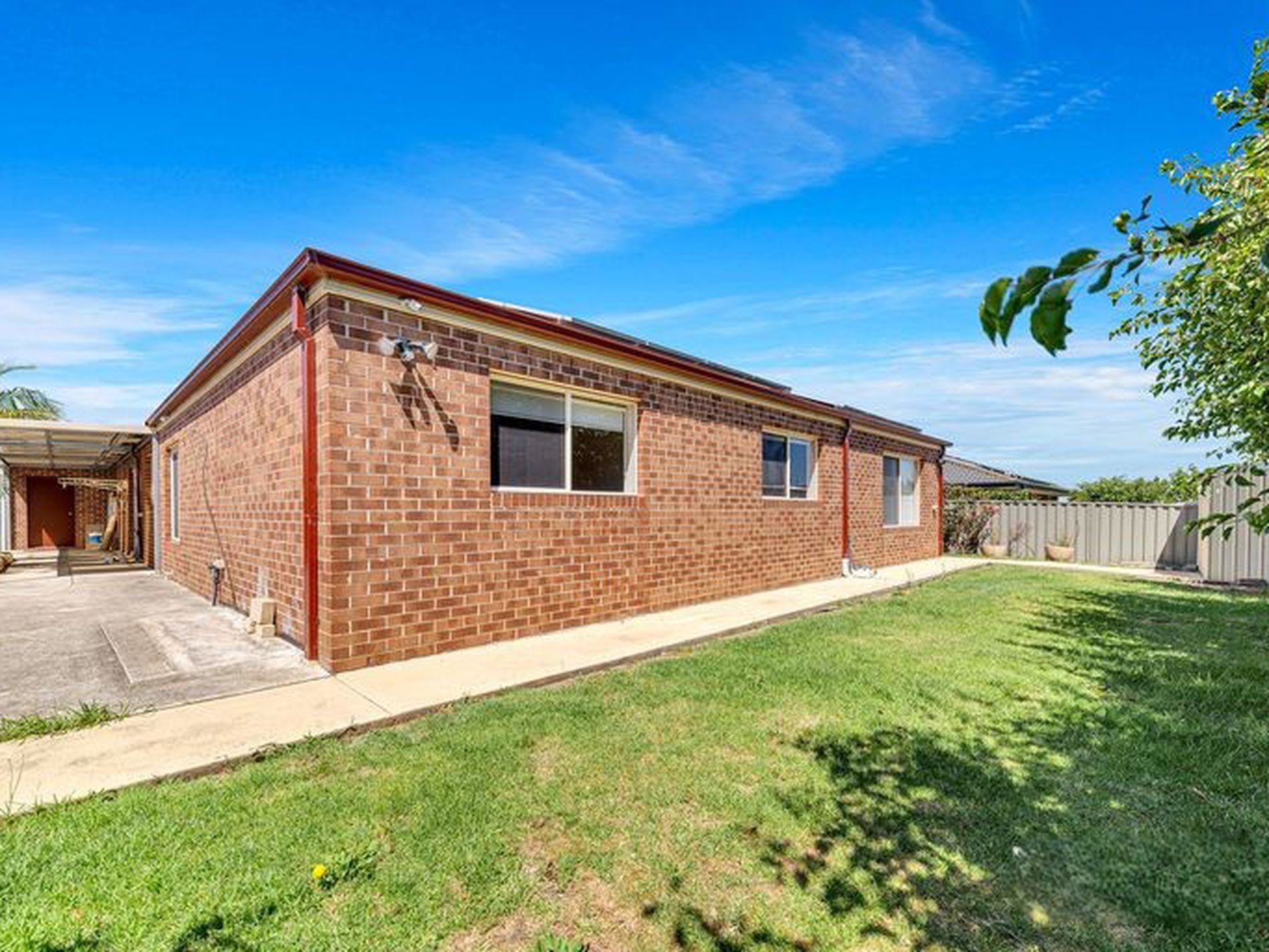 14 Aquitane Drive, Cranbourne East