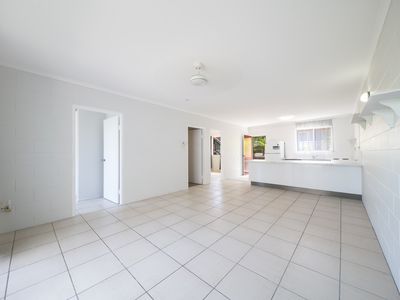 9 / 14 Island Drive, Cannonvale