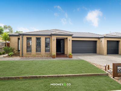 33 Yammerbook Way, Cranbourne East