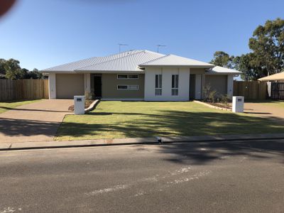 1 / 38 Regency Street, Moore Park Beach