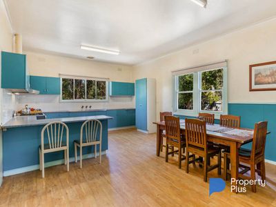 135 Calder Highway, Charlton