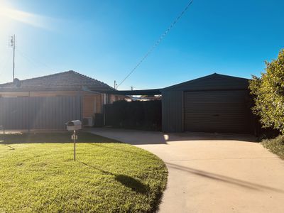 10 White Street, Finley