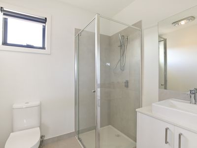 2/5 Bristol Road, Pascoe Vale