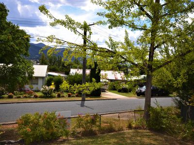 14 Mountain Avenue , Mount Beauty
