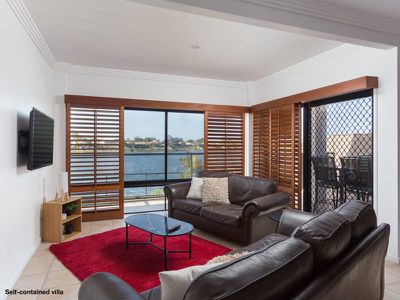 65 Wedgebill Parade, Burleigh Waters