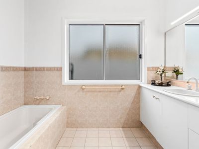 7 Creekview Street, Helensvale