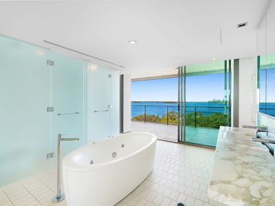 29605 / 2 Ephraim Island, Paradise Point
