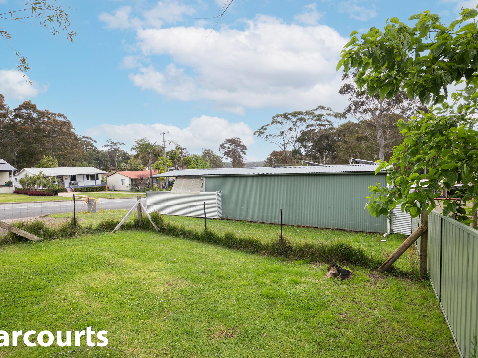 89 Kings Point Drive, Kings Point