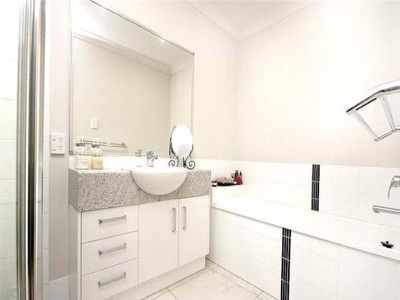 1 / 2 Stoneleigh Way, Holmview