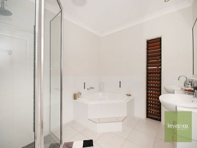 23 Knox Court, Mount Louisa