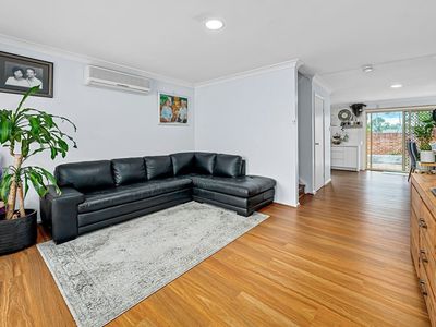 2 / 5 Corella Road, Green Valley