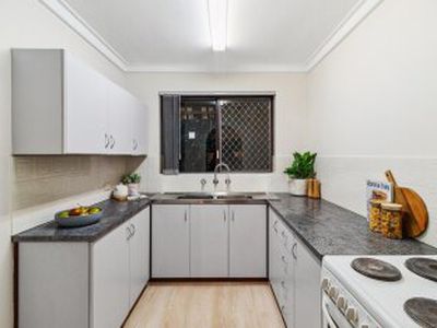 2/215 Royal Street, Yokine