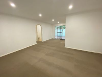 5 / 6A Fripp Crescent, Beverly Hills