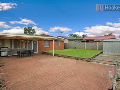 6 Stedham Grove, Oakhurst