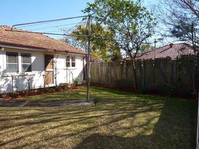24 GARDINIA St, Beverly Hills