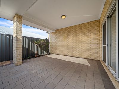 4 Strathclyde Circuit, Champion Lakes