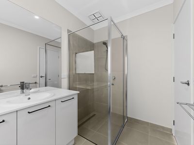 12 Huey Circuit, Cranbourne