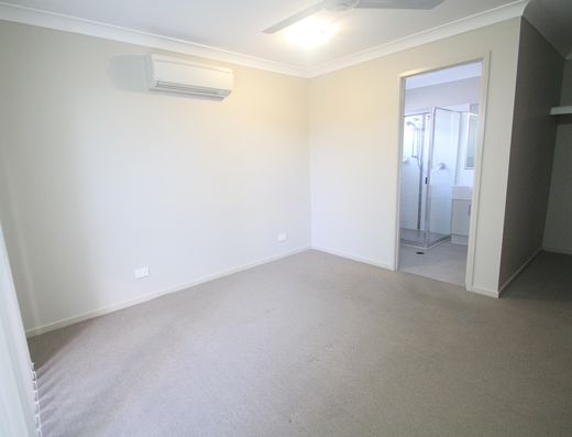 Modern 4 bedroom home -  RENT INCREASE IN MAY image 6
