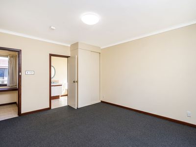 4 / 9 Lockhart Street, Como