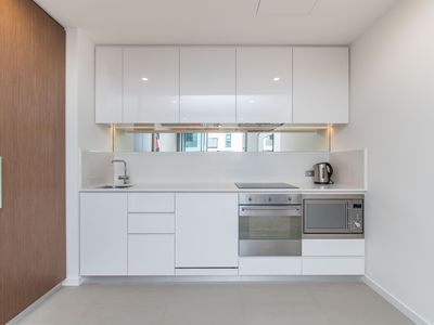 411  /  2 Moreau Parade, East Perth