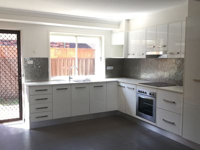 2 / 52 Peterborough Avenue, Lake Illawarra