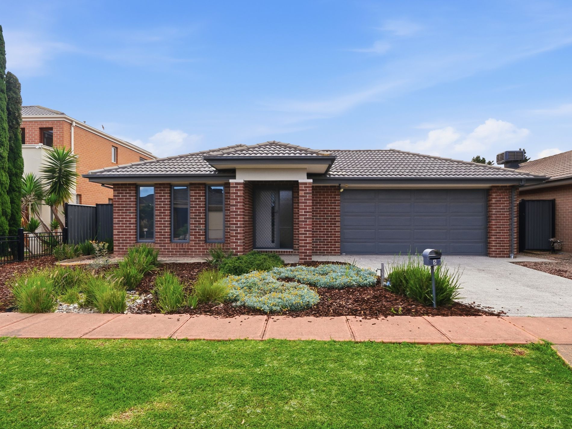 5 Niland Crescent, Point Cook