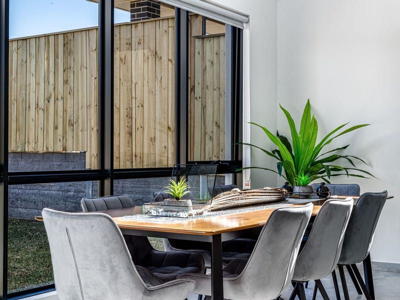 31 Seville Circuit, Gledswood Hills