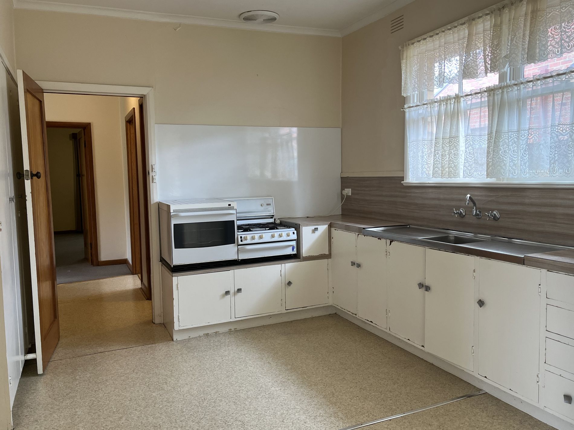 8 Garlick Avenue, Newtown