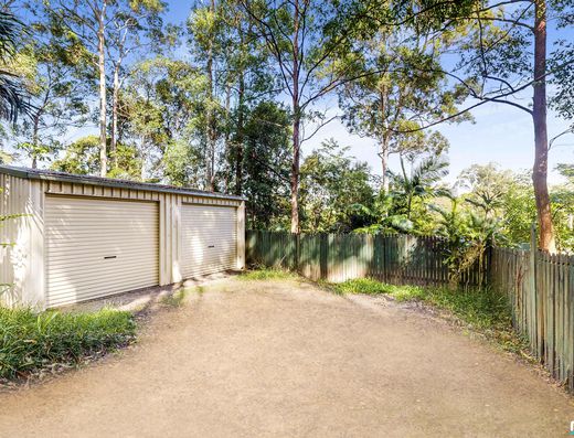 Elevated Privacy & Lifestyle on 2.5 Acres - Tinbeerwah's Hidden Gem image 24