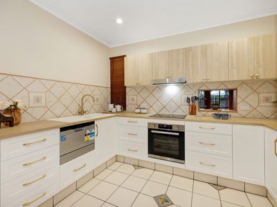 32 Gouldian Avenue, Condon