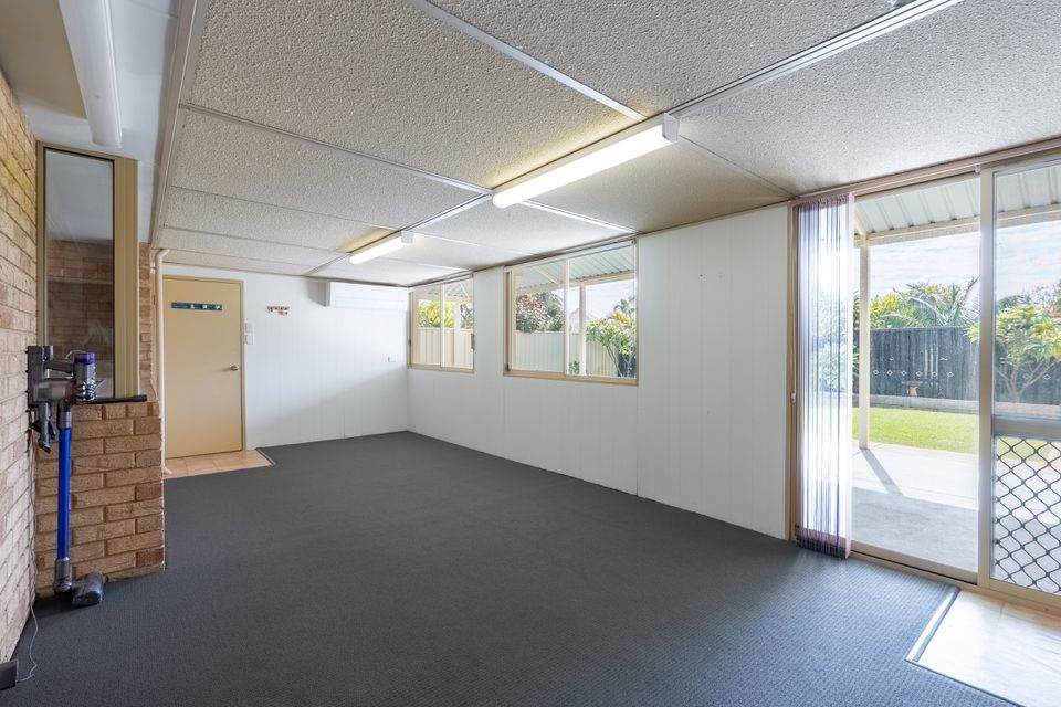 594 Safety Bay Rd, Waikiki