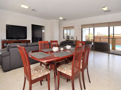 2 Pirring Way, Hannans