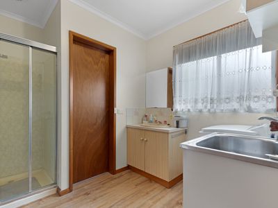 1, 2 & 3 / 1 Pelican Court, Wangaratta