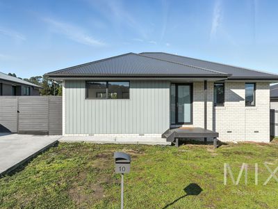 10 Bluetongue Drive, Magra
