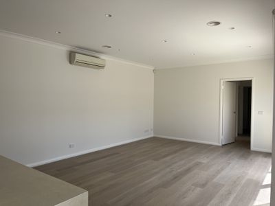 2 / 3 McNabb Avenue, Geelong West