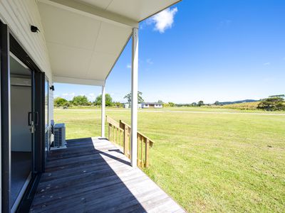 1514 Run Road, Tapora