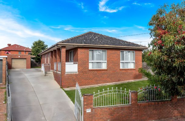 30 Glencairn Crescent, Broadmeadows