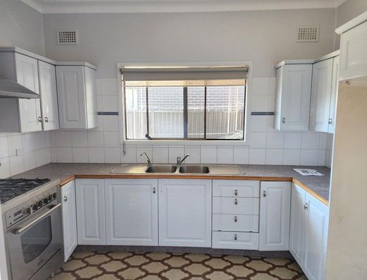 31 Centenary Rd, Merrylands