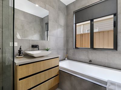 2 Bank Street, Avenel