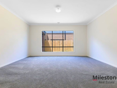 28 Dream Avenue, Cranbourne East